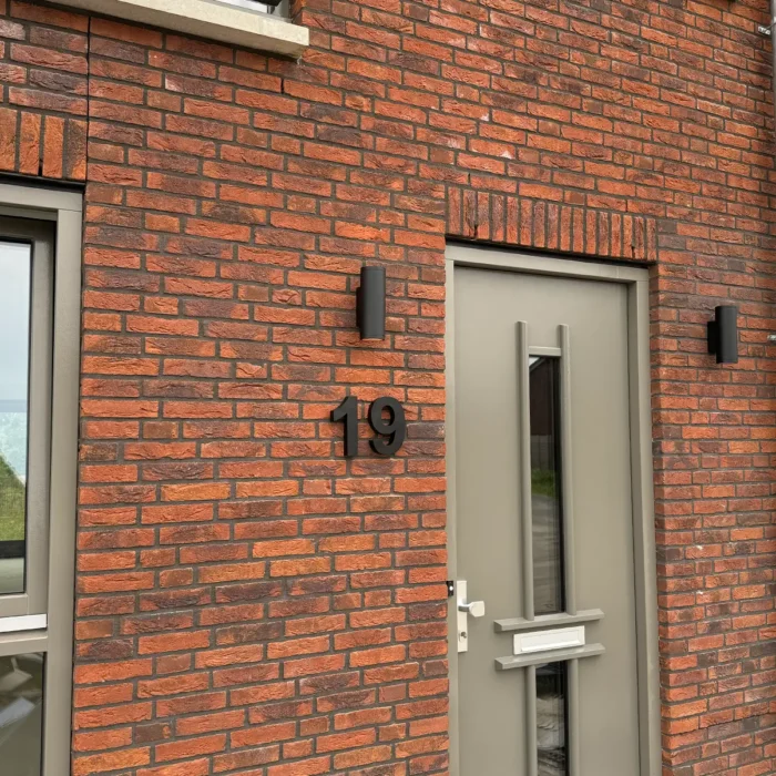 Numéro de maison 3D noir - photo d'ambiance2